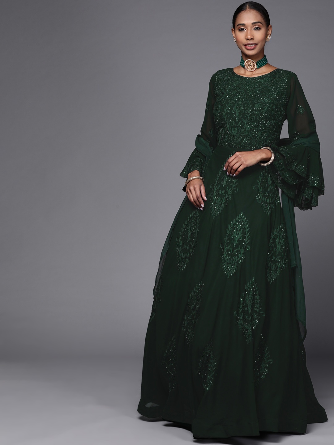 Chhabra 555 Green Embellished Thread Work Made to Measure Lehenga & Semi-Stitched Blouse With Dupatta
Chhabra 555 Green Embellished Thread Work Made to Measure Lehenga & Semi-Stitched Blouse With Dupatta