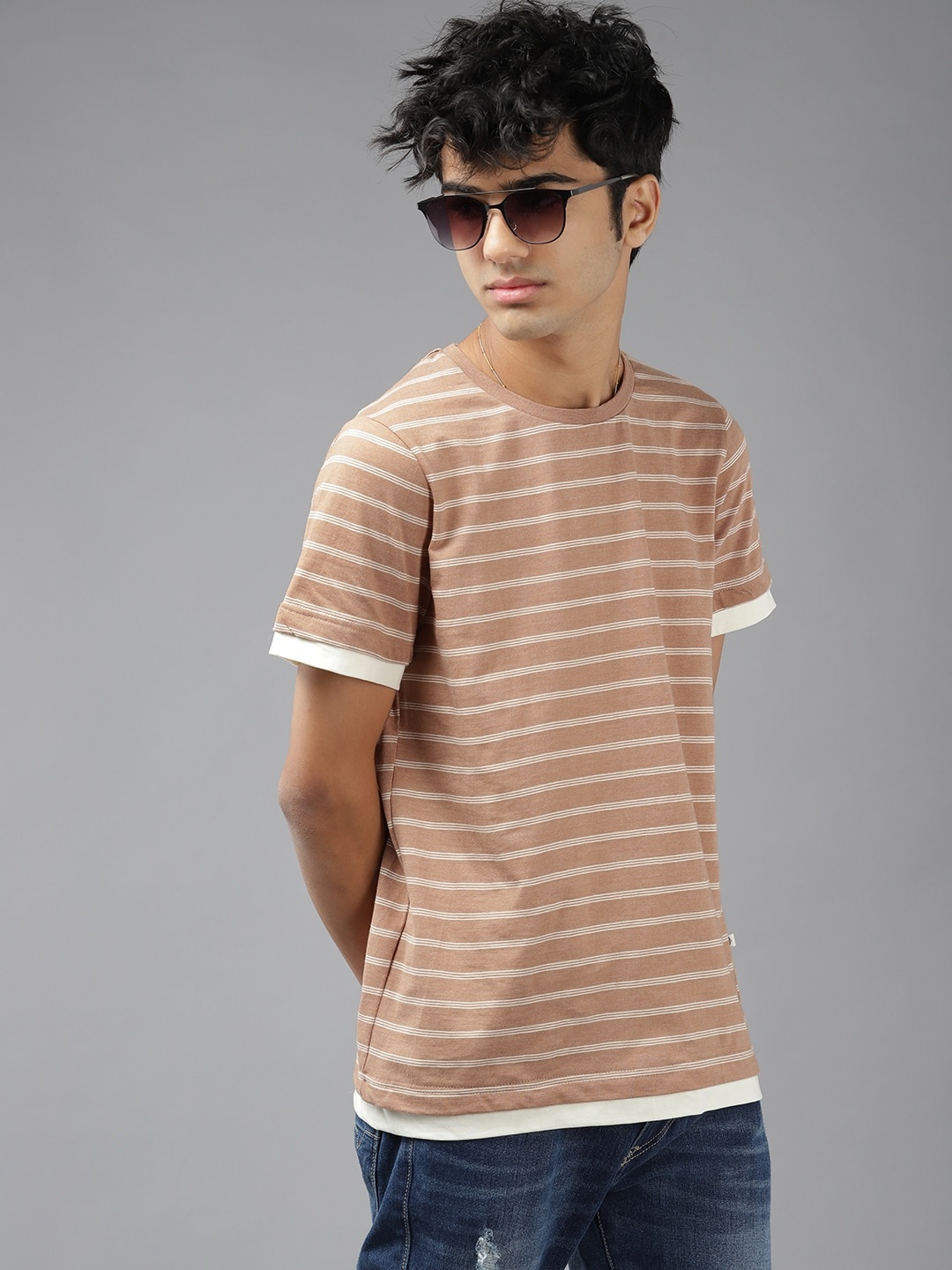 UTH by Roadster Boys Dusty Pink with Tinge of Beige & White Striped Pure Cotton T-shirt, Rose
UTH by Roadster Boys Dusty Pink with Tinge of Beige & White Striped Pure Cotton T-shirt, Rose