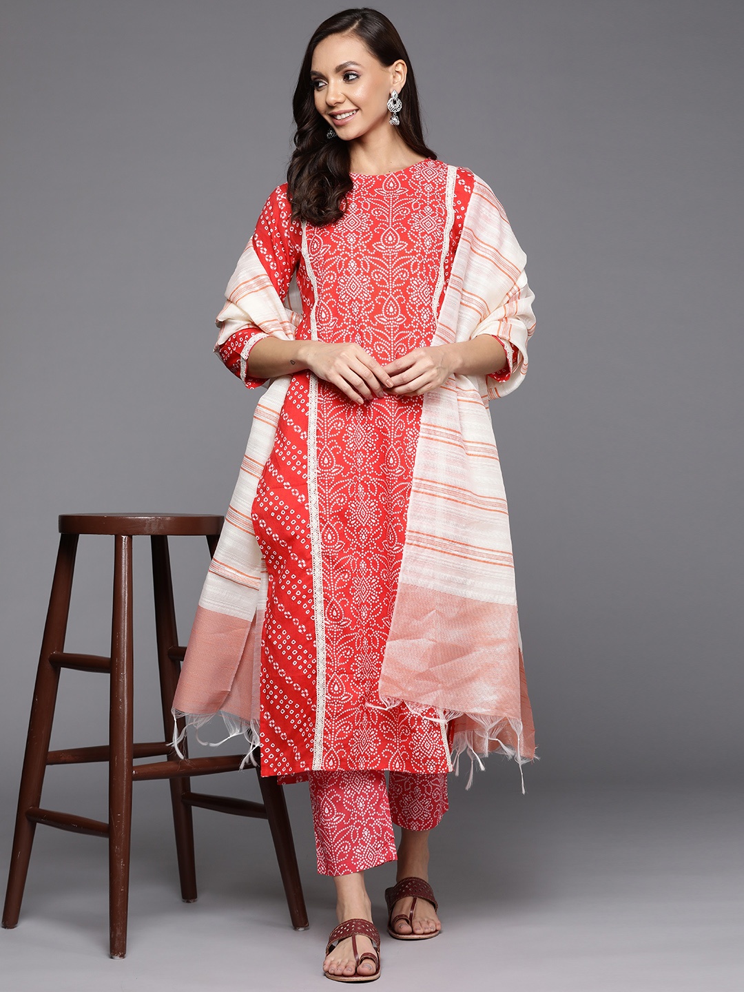 Indo Era Women Coral Pink Pure Cotton Bandhani Printed Kurta with Palazzos & With Dupatta
Indo Era Women Coral Pink Pure Cotton Bandhani Printed Kurta with Palazzos & With Dupatta