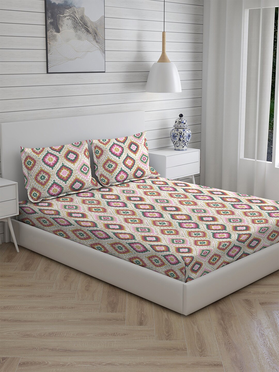 Layers Beige & Magenta Ethnic Motifs 104 TC Cotton King Bedsheet with 2 Pillow Covers
Layers Beige & Magenta Ethnic Motifs 104 TC Cotton King Bedsheet with 2 Pillow Covers