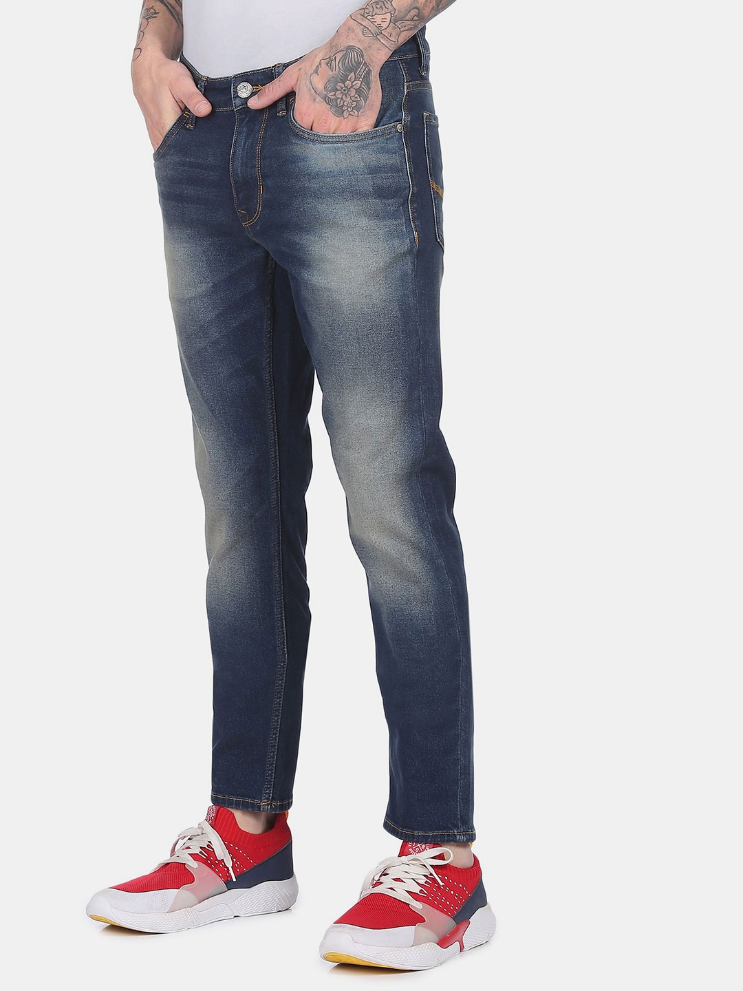 U.S. Polo Assn. Denim Co. Men Blue Solid Slim Fit Mildly Distressed Heavy Fade Cotton Jeans
U.S. Polo Assn. Denim Co. Men Blue Solid Slim Fit Mildly Distressed Heavy Fade Cotton Jeans