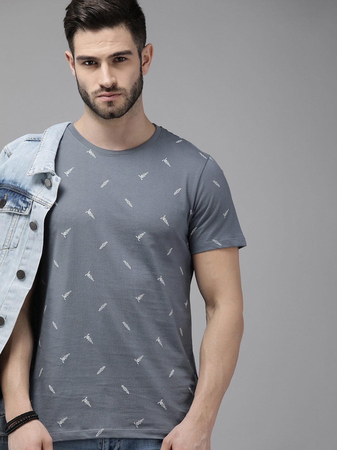 The Roadster Lifestyle Co. Men Grey Printed Slim Fit Pure Cotton Casual T-shirt
The Roadster Lifestyle Co. Men Grey Printed Slim Fit Pure Cotton Casual T-shirt