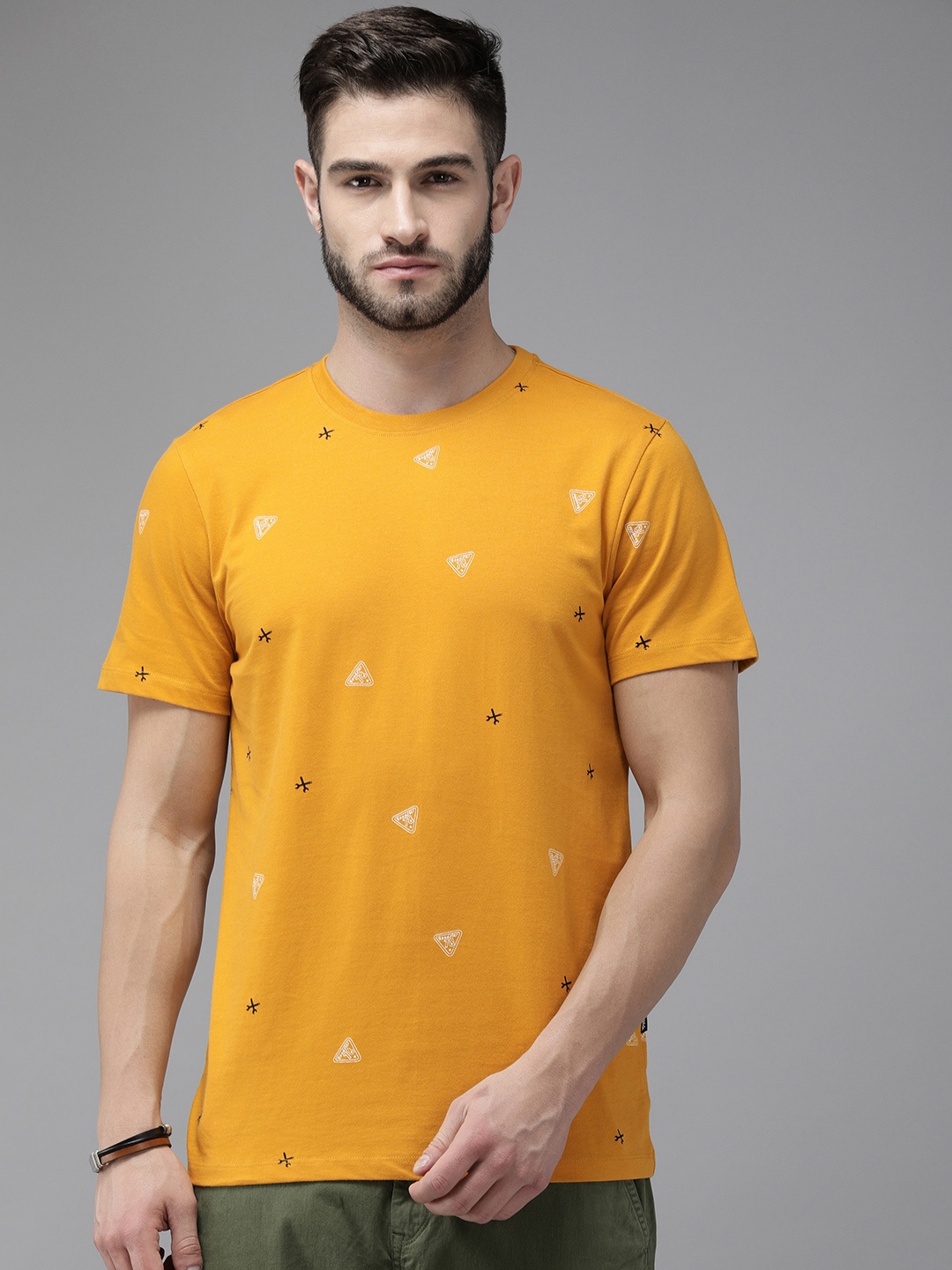 The Roadster Lifestyle Co Men Mustard Yellow Geometric Printed Pure Cotton Casual T-shirt
The Roadster Lifestyle Co Men Mustard Yellow Geometric Printed Pure Cotton Casual T-shirt
