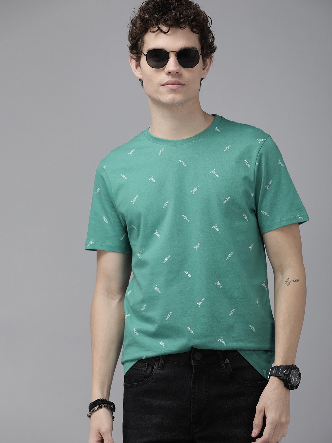 The Roadster Lifestyle Co Men Turquoise Blue & White Biker Printed Pure Cotton T-shirt
The Roadster Lifestyle Co Men Turquoise Blue & White Biker Printed Pure Cotton T-shirt