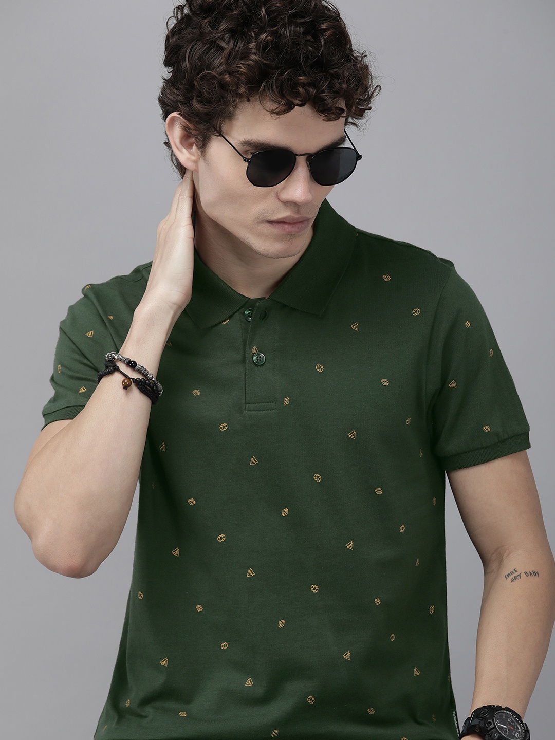 The Roadster Lifestyle Co Men Olive Green & Yellow Printed Polo Collar Pure Cotton T-shirt
The Roadster Lifestyle Co Men Olive Green & Yellow Printed Polo Collar Pure Cotton T-shirt