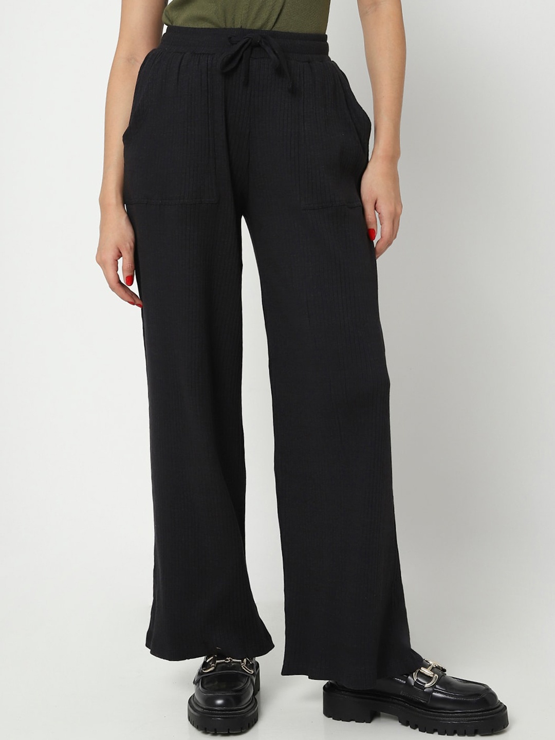 Bewakoof Women Black Solid Trousers