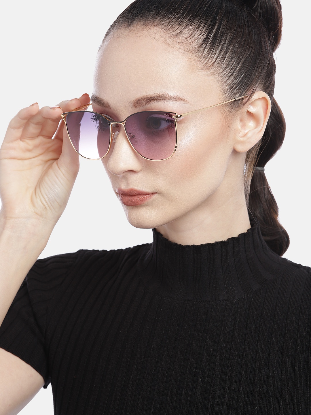 Voyage Unisex Purple Lens & Gold-Toned Square Sunglasses UV Protected Lens 2011MG3240Z
Voyage Unisex Purple Lens & Gold-Toned Square Sunglasses UV Protected Lens 2011MG3240Z