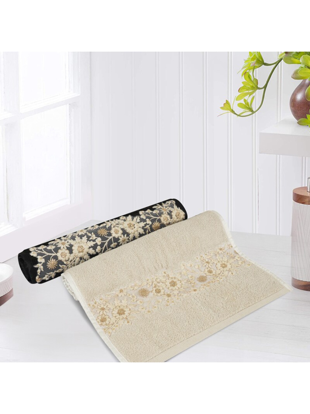 LUSH & BEYOND Beige & Black Set Of 2 Solid 500 GSM Fade Resistant Pure Cotton Hand Towels
LUSH & BEYOND Beige & Black Set Of 2 Solid 500 GSM Fade Resistant Pure Cotton Hand Towels