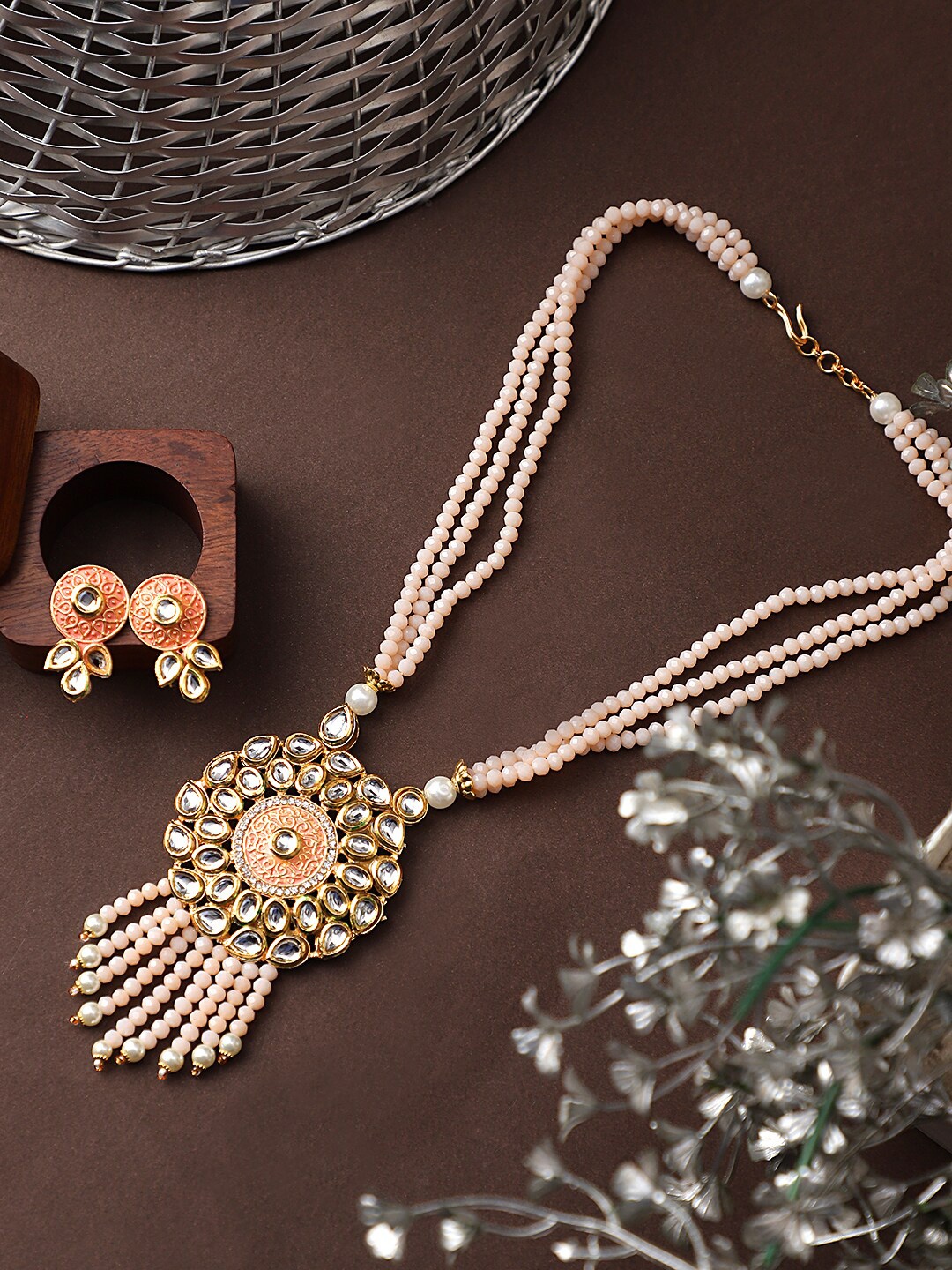 STEORRA JEWELS Gold-Plated White & Peach-Coloured Kundan-Studded & Beaded Jewellery Set
STEORRA JEWELS Gold-Plated White & Peach-Coloured Kundan-Studded & Beaded Jewellery Set
