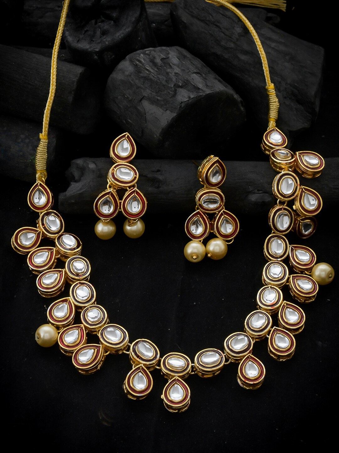 Silvermerc Designs Women Transparent Gold-Plated Kundan Studded Vilandi Jewellery Set
Silvermerc Designs Women Transparent Gold-Plated Kundan Studded Vilandi Jewellery Set