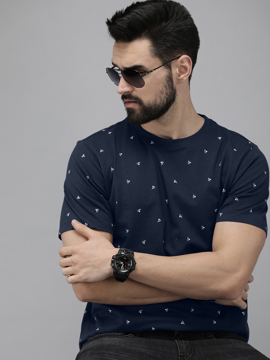The Roadster Lifestyle Co. Men Navy Blue Geometric Printed Pure Cotton Casual T-shirt
The Roadster Lifestyle Co. Men Navy Blue Geometric Printed Pure Cotton Casual T-shirt