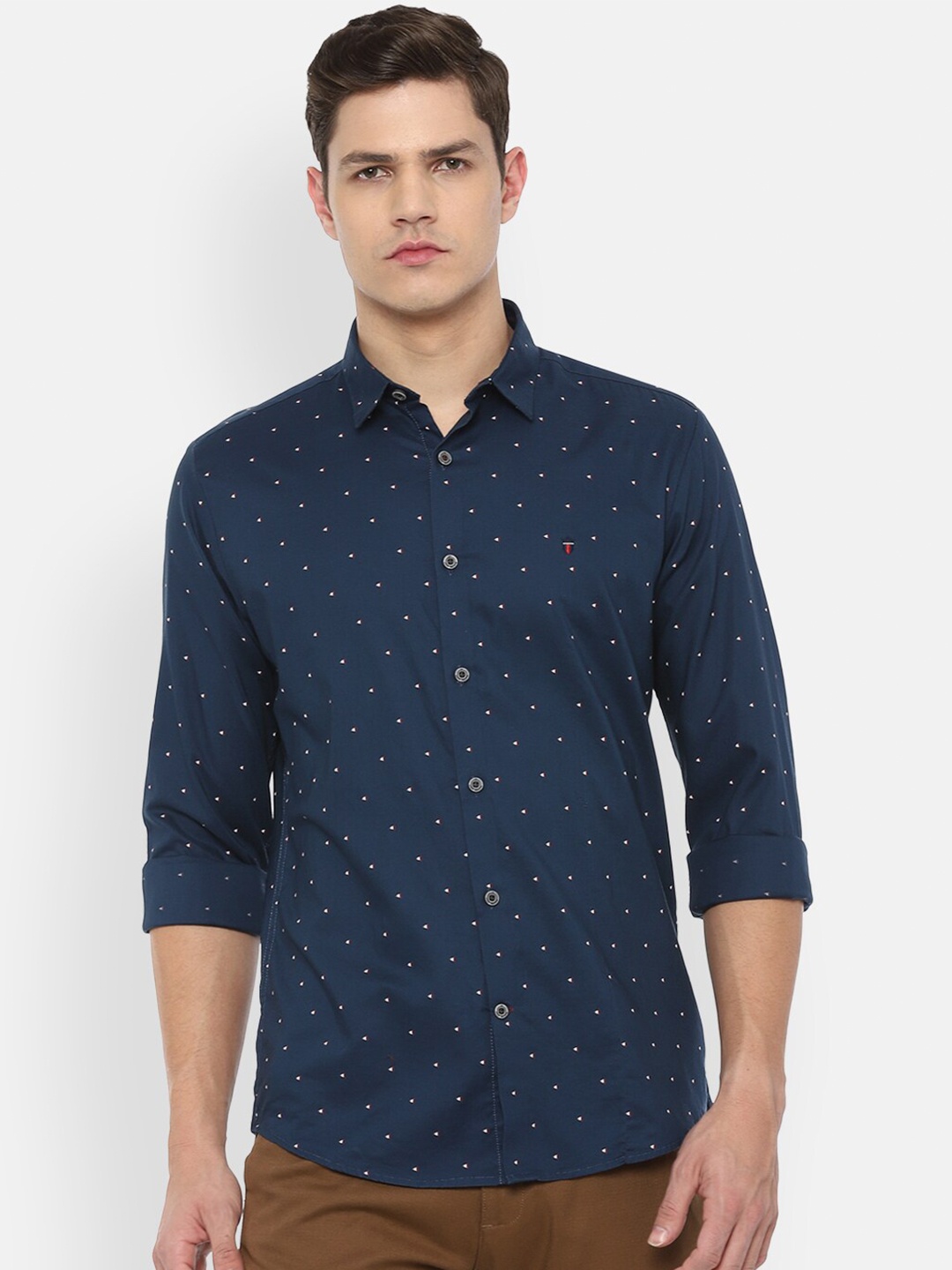 Louis Philippe Sport Men Navy Blue & White Slim Fit Printed Pure Cotton Casual Shirt
Louis Philippe Sport Men Navy Blue & White Slim Fit Printed Pure Cotton Casual Shirt