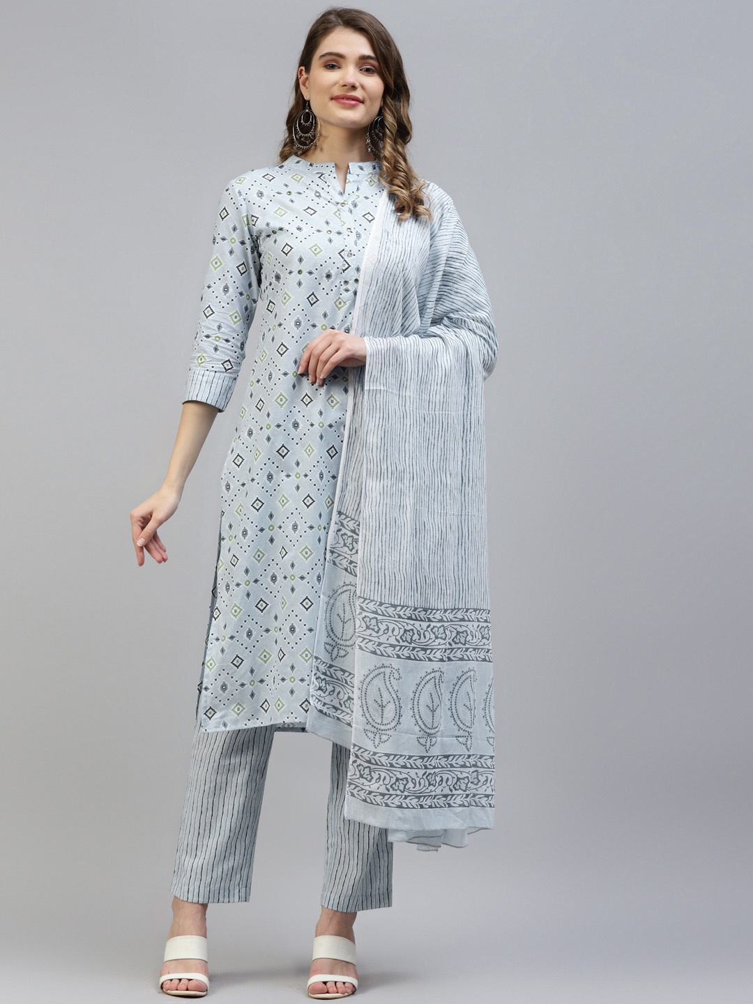 MYAZA Women Turquoise Blue & Grey Cotton Geometric Print Mirror Work Kurta with Trousers
MYAZA Women Turquoise Blue & Grey Cotton Geometric Print Mirror Work Kurta with Trousers
