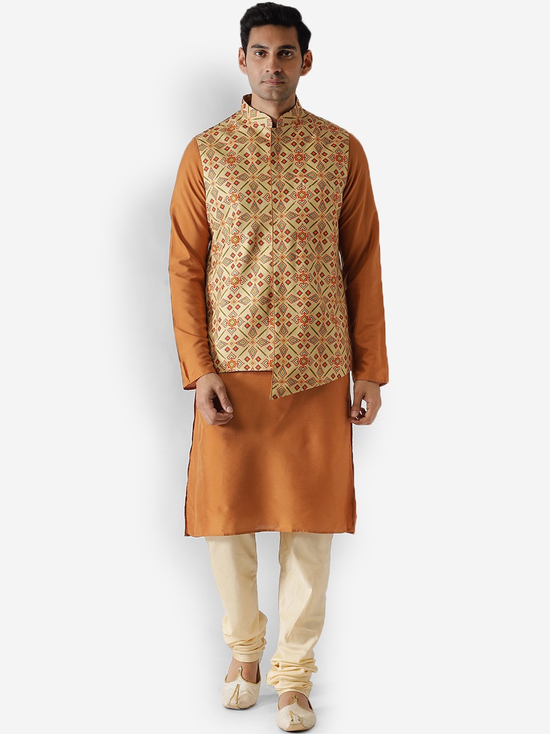KISAH Men Cream-Coloured & Brown Kurta with Churidar & Nehru Jacket Set
KISAH Men Cream-Coloured & Brown Kurta with Churidar & Nehru Jacket Set