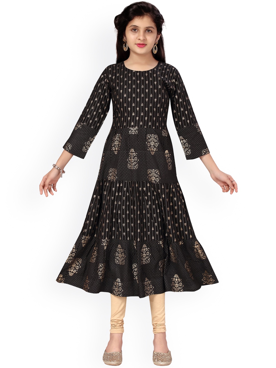 Aarika Girls Black & Gold-Toned Ethnic Motifs Printed Pleated Pure Cotton Kurta & Churidar
Aarika Girls Black & Gold-Toned Ethnic Motifs Printed Pleated Pure Cotton Kurta & Churidar