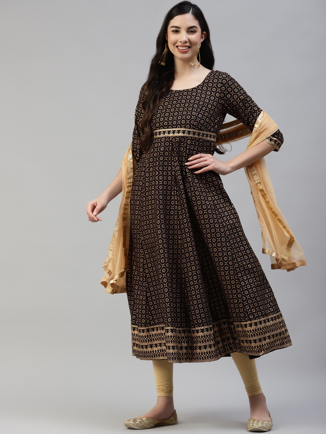 Poshak Hub Women Black & Beige Pure Cotton Floral Print Kurta & Leggings With Dupatta
Poshak Hub Women Black & Beige Pure Cotton Floral Print Kurta & Leggings With Dupatta