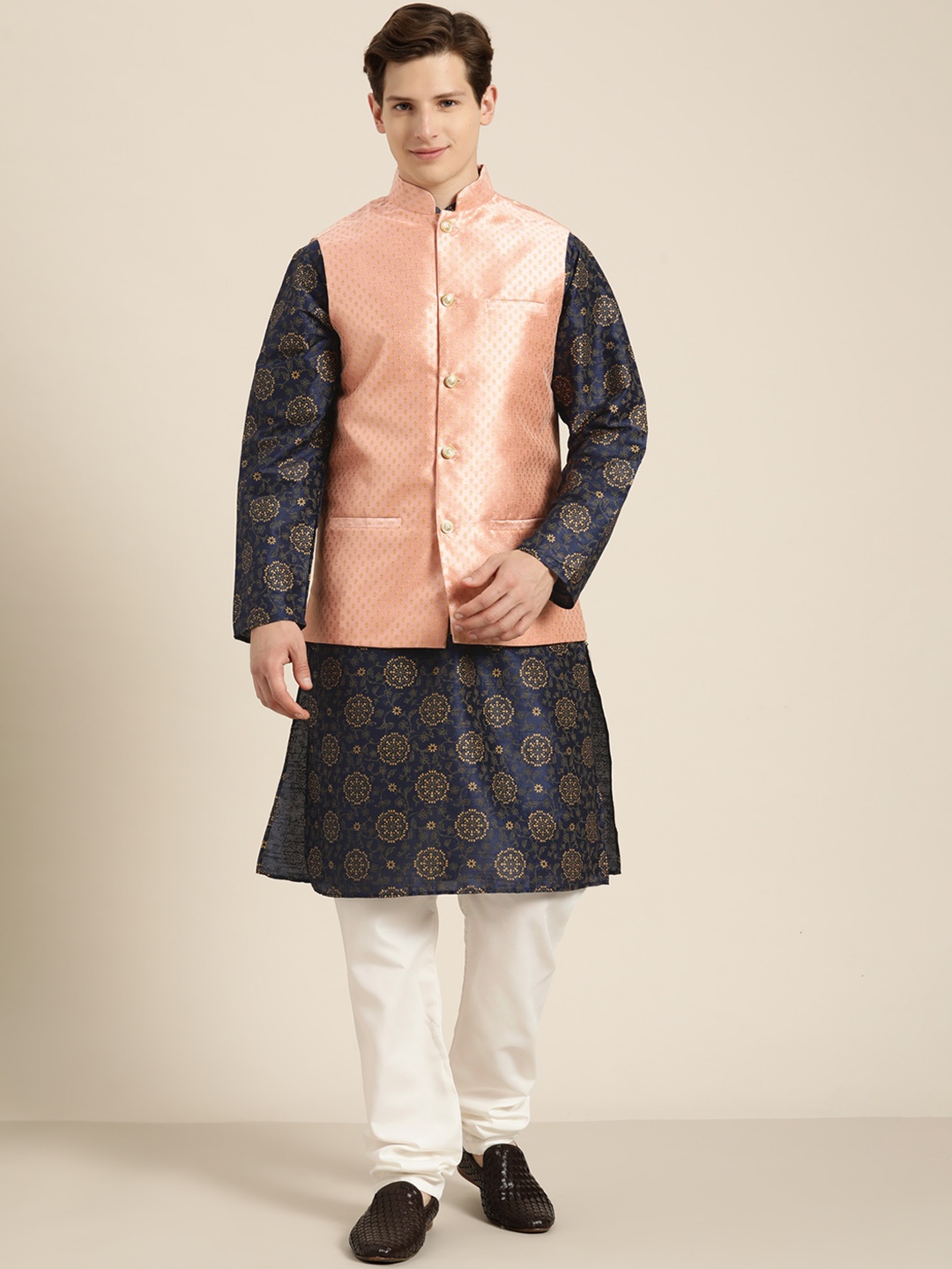 SOJANYA Men Navy Blue & Gold Floral Straight Kurta Churidar & Woven Design Nehru Jacket
SOJANYA Men Navy Blue & Gold Floral Straight Kurta Churidar & Woven Design Nehru Jacket