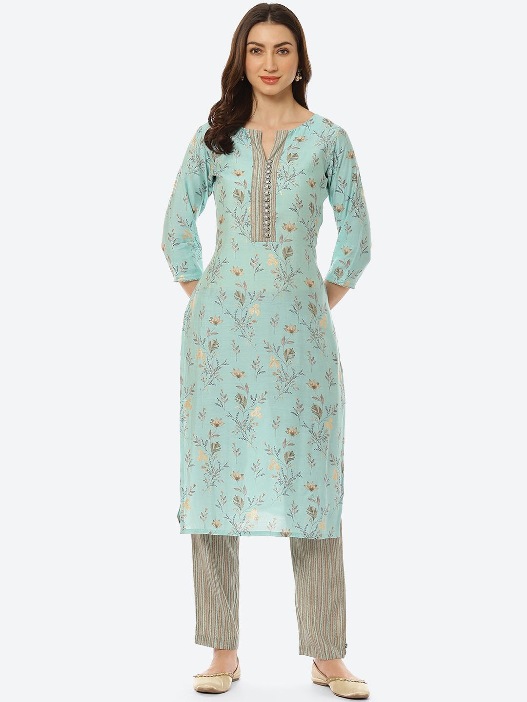 Kurti's by Menka Women Turquoise Blue & Brown Floral Printed Pure Silk Kurta with Trousers
Kurti's by Menka Women Turquoise Blue & Brown Floral Printed Pure Silk Kurta with Trousers