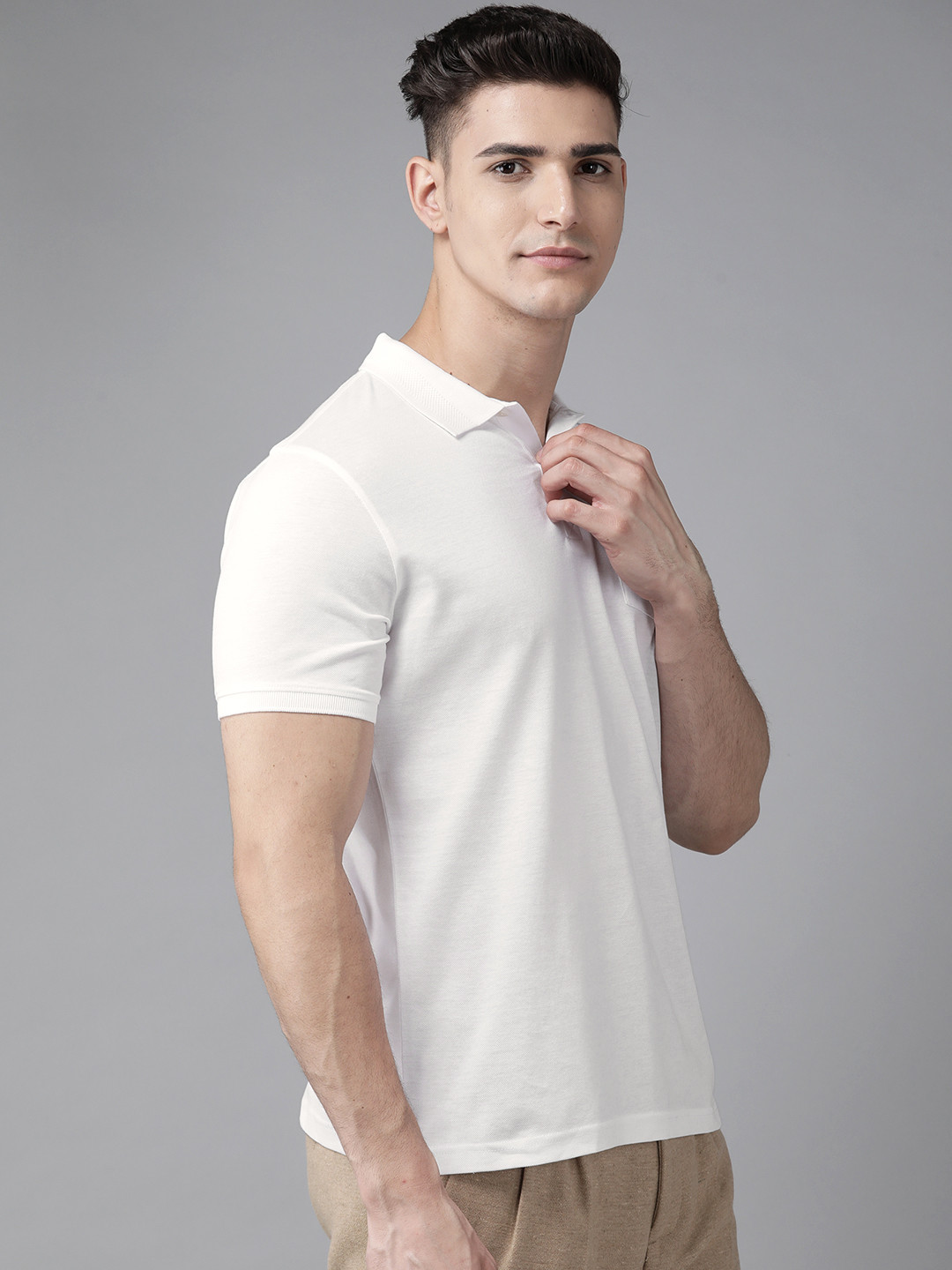 Blackberrys Men White Polo Collar Pure Cotton Slim Fit T-shirt
Blackberrys Men White Polo Collar Pure Cotton Slim Fit T-shirt