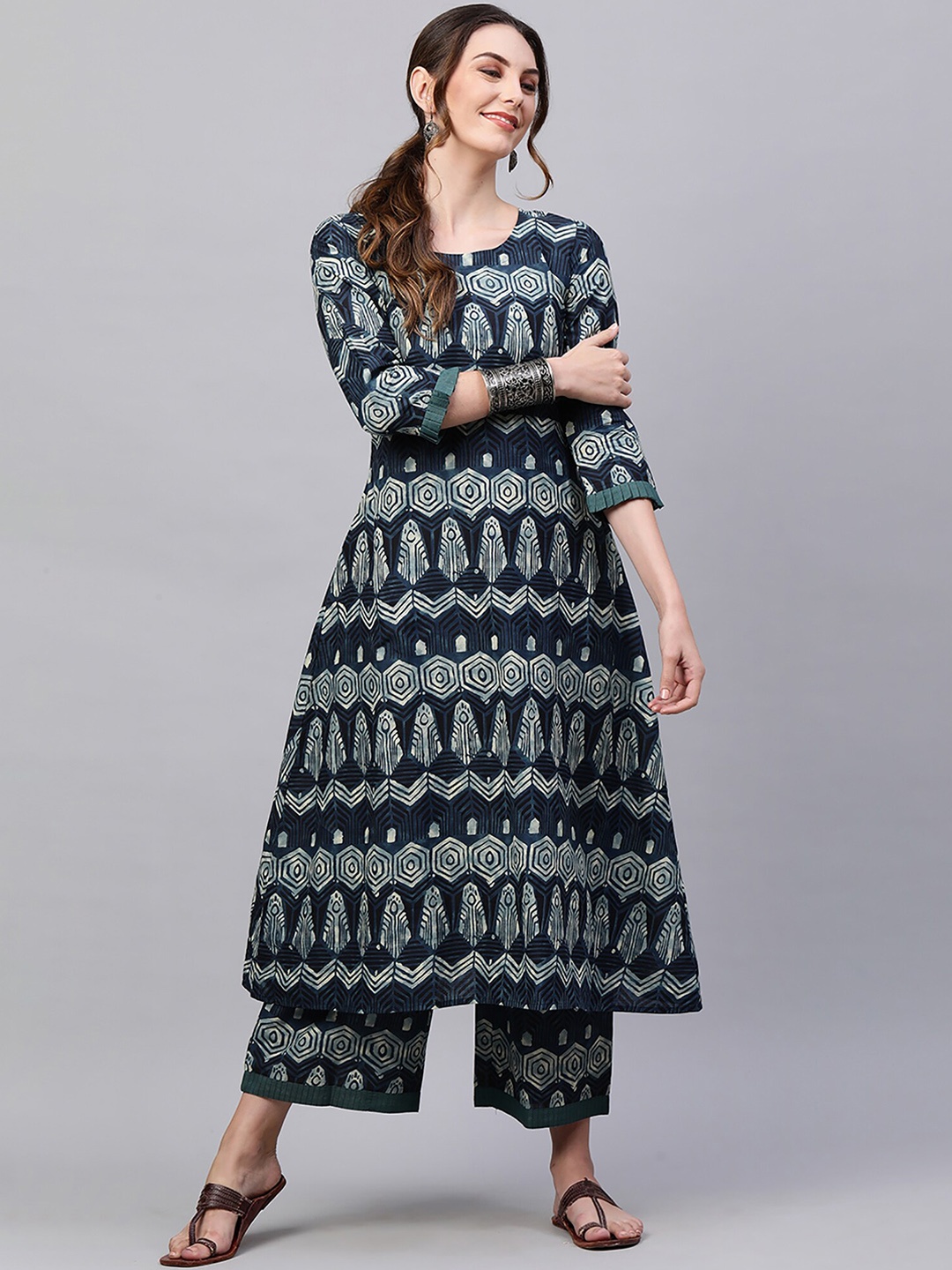 Indo Era Women Navy Blue & Off-White Geometric Printed Pure Cotton Kurta with Palazzos
Indo Era Women Navy Blue & Off-White Geometric Printed Pure Cotton Kurta with Palazzos