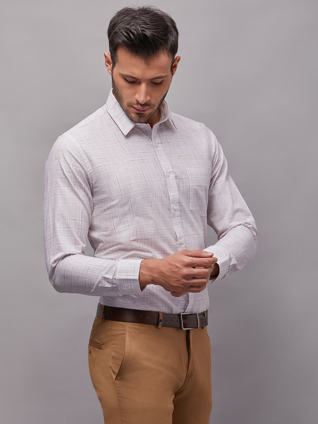 Oxemberg Men Cream-Coloured Classic Slim Fit Horizontal Stripes Checked Formal Shirt
Oxemberg Men Cream-Coloured Classic Slim Fit Horizontal Stripes Checked Formal Shirt