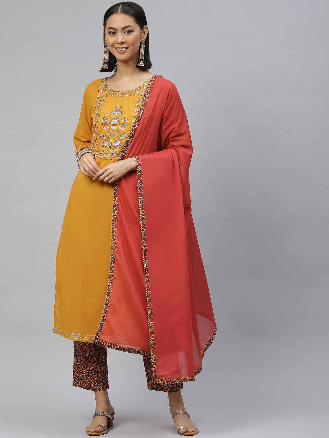 Nirkhi Women Mustard Yellow Ethnic Motifs Yoke Design Mirror Work Kurta with Palazzos & With Dupatta
Nirkhi Women Mustard Yellow Ethnic Motifs Yoke Design Mirror Work Kurta with Palazzos & With Dupatta
