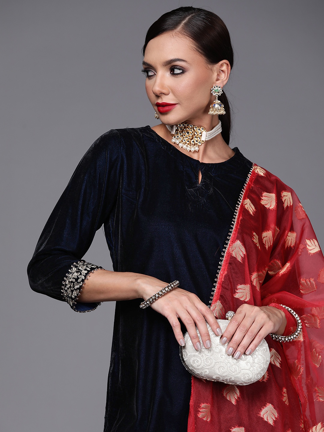 Indo Era Women Navy Blue Solid Thread Work Velvet Kurta with Palazzos & With Dupatta
Indo Era Women Navy Blue Solid Thread Work Velvet Kurta with Palazzos & With Dupatta