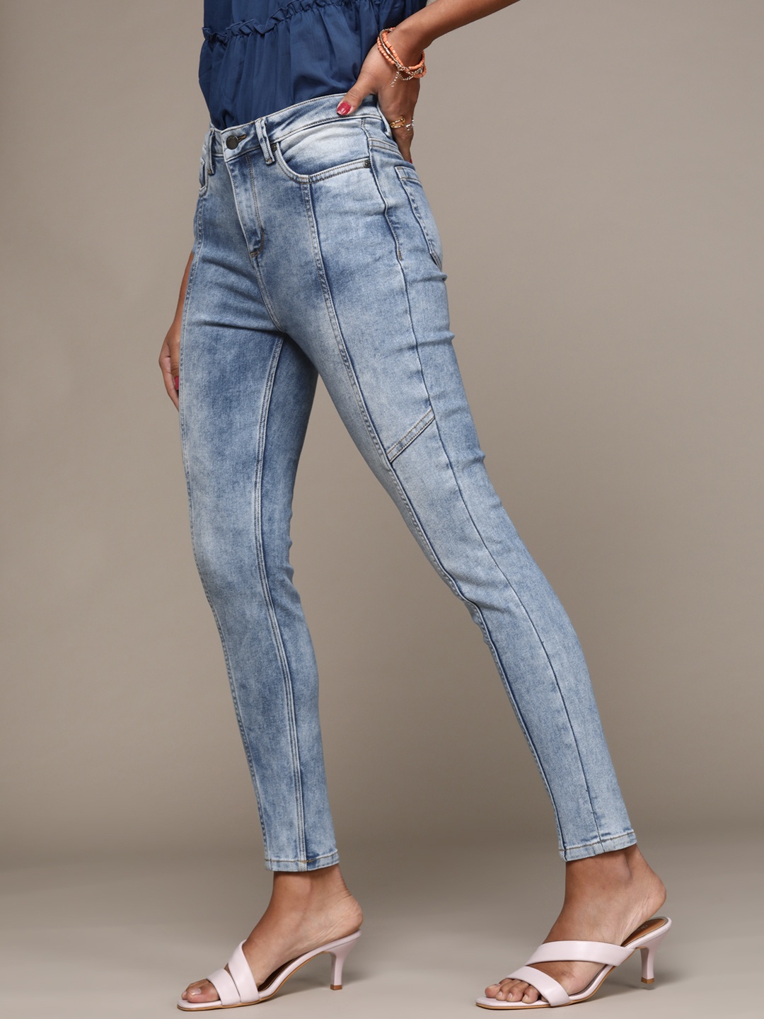 bebe Women Indigo Denim Daze Super Skinny Fit High-Rise Light Fade Stretchable Jeans, Blue
bebe Women Indigo Denim Daze Super Skinny Fit High-Rise Light Fade Stretchable Jeans, Blue