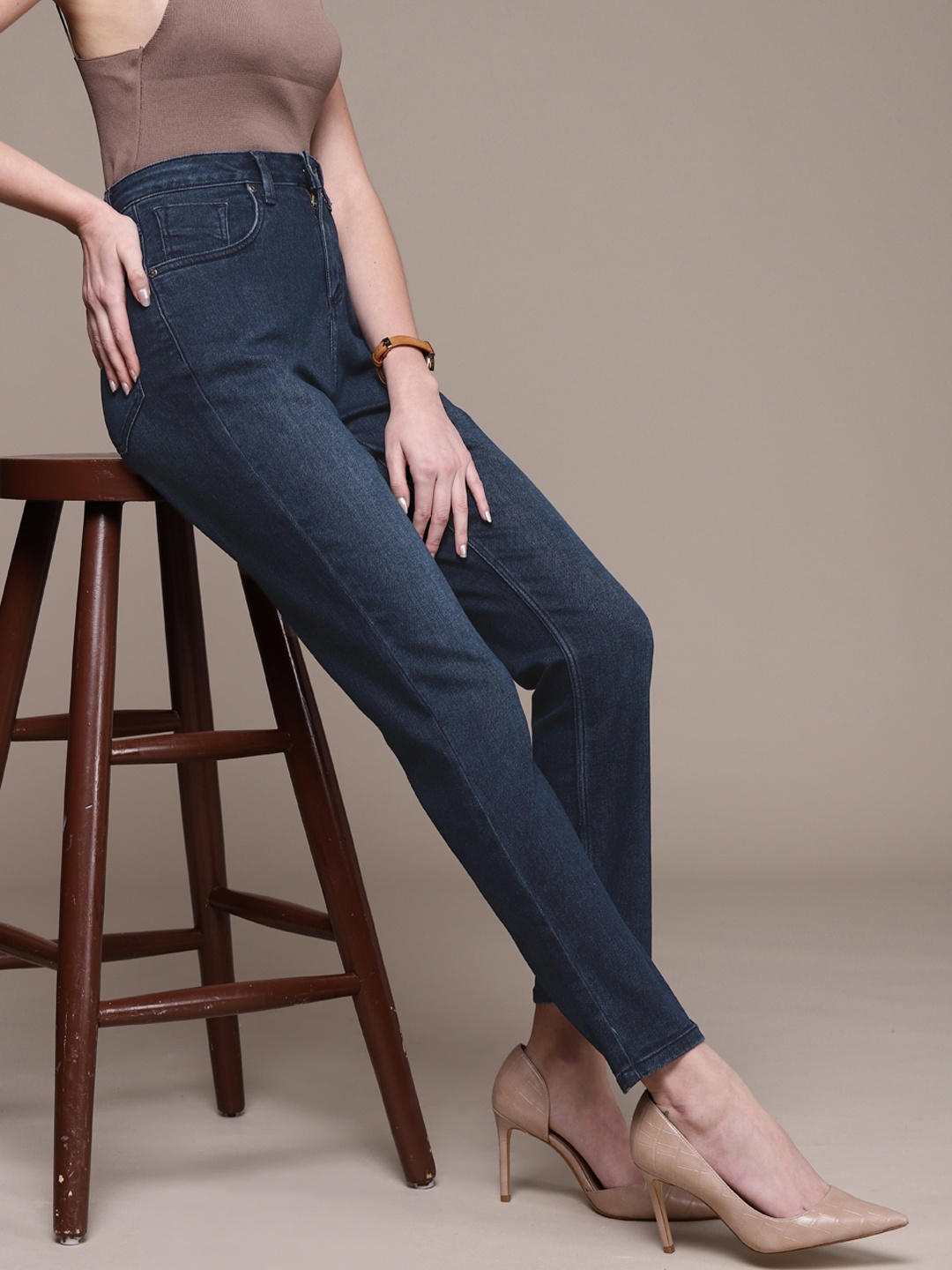 bebe Women Dark Indigo Denim Daze Straight Fit High-Rise Light Fade Stretchable Jeans, Navy blue
bebe Women Dark Indigo Denim Daze Straight Fit High-Rise Light Fade Stretchable Jeans, Navy blue