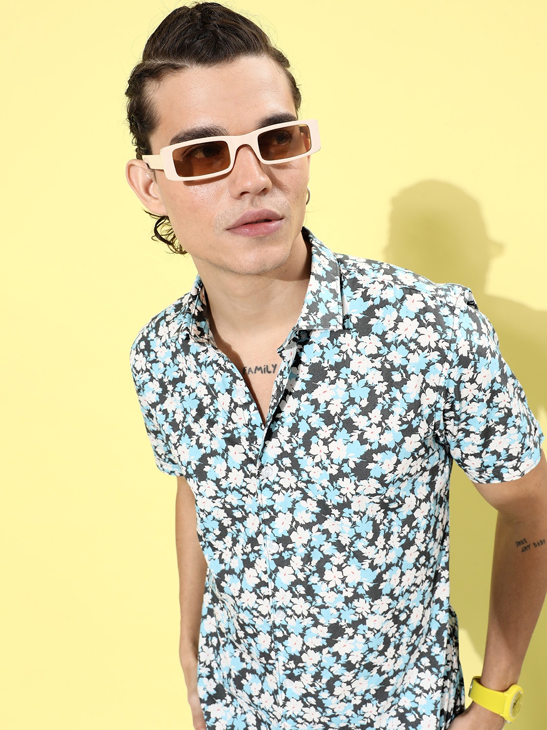 Mast & Harbour Men Blue & White Slim Fit Floral Printed Pure Cotton Casual Shirt
Mast & Harbour Men Blue & White Slim Fit Floral Printed Pure Cotton Casual Shirt
