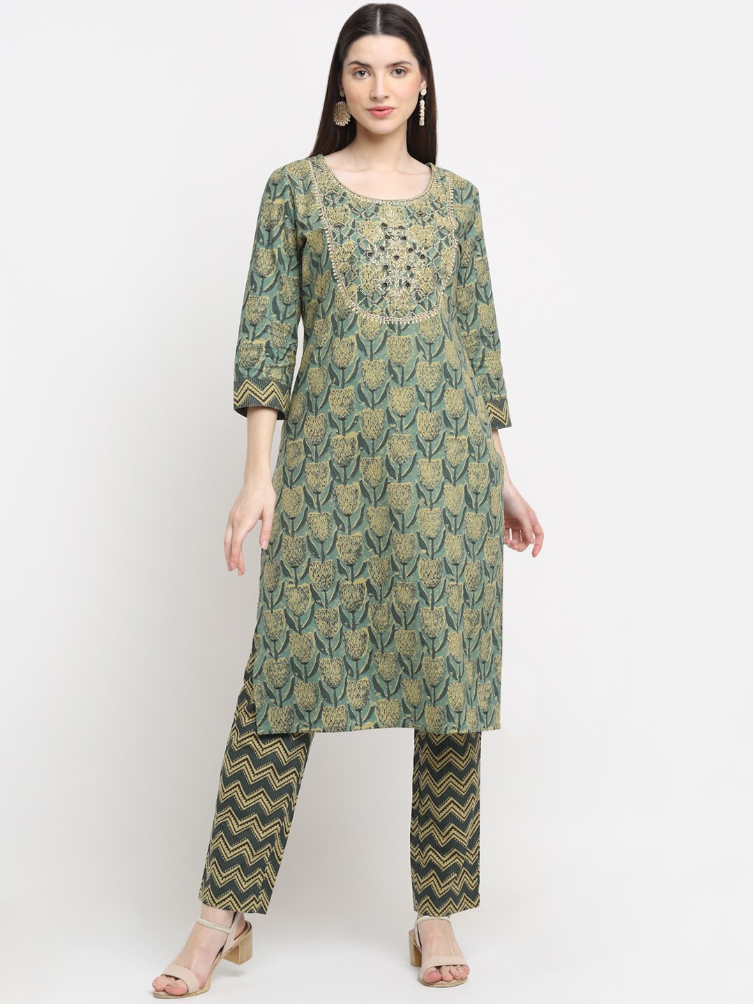 MYAZA Women Grey Ethnic Motifs Printed High Slit Patchwork Pure Cotton Kurti with Salwar & With Dupatta
MYAZA Women Grey Ethnic Motifs Printed High Slit Patchwork Pure Cotton Kurti with Salwar & With Dupatta