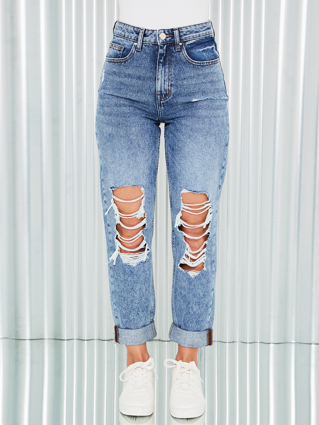I Saw It First Women Blue Highly Distressed Mom Fit Light Fade Jeans With Roll Hem
I Saw It First Women Blue Highly Distressed Mom Fit Light Fade Jeans With Roll Hem