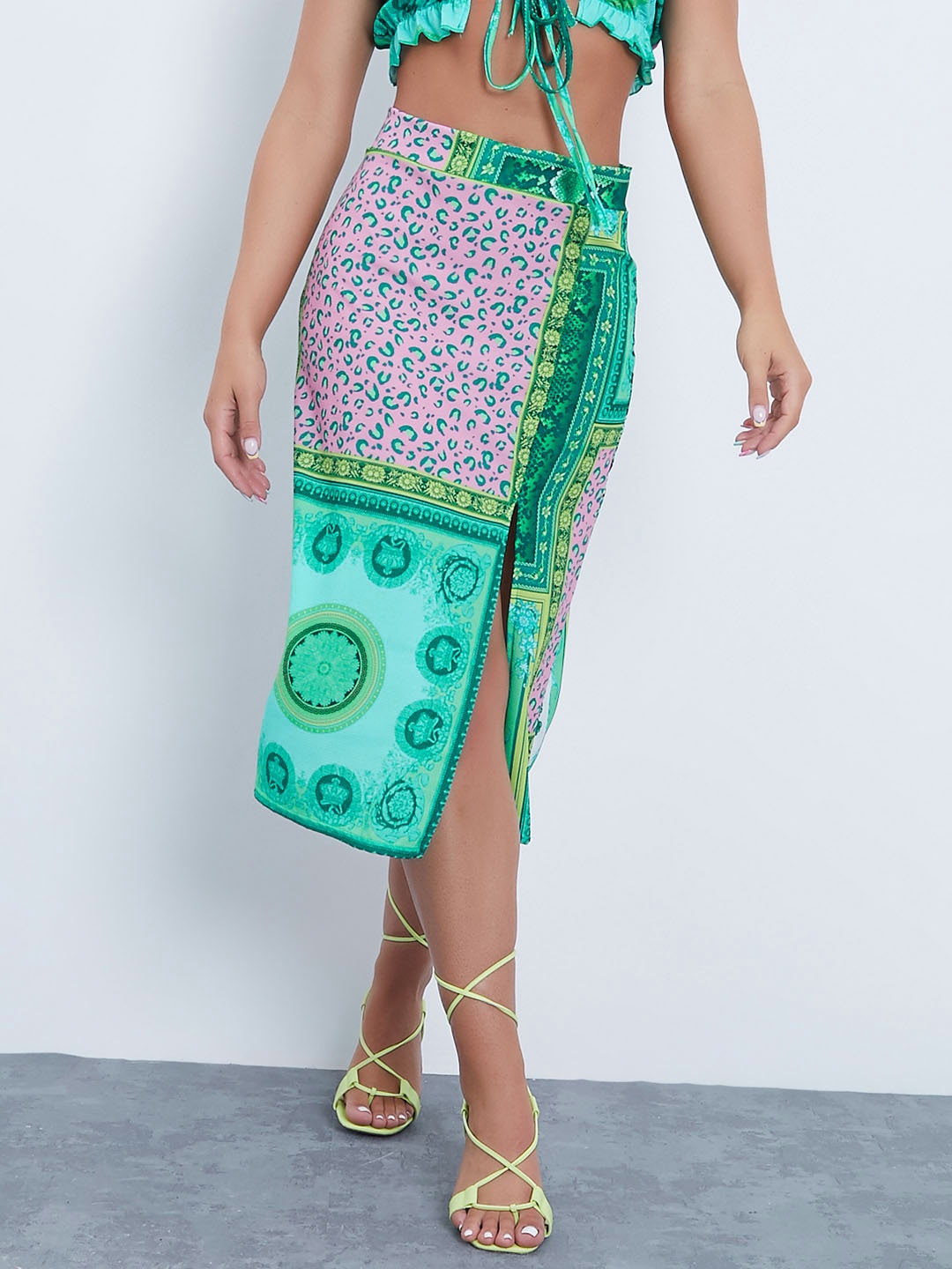 I Saw It First Women Green & Pink Ethnic Motif Print Front Slit Midi Straight Skirt
I Saw It First Women Green & Pink Ethnic Motif Print Front Slit Midi Straight Skirt