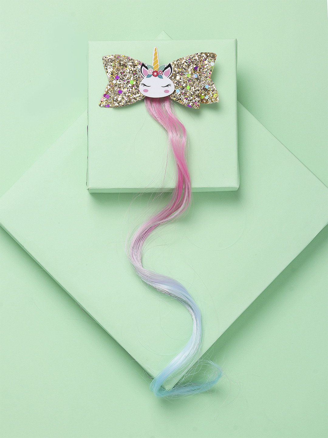 Arendelle Girls Colourful Shiny Sequins Unicorn Gold-Toned Bow with Pink Extensions
Arendelle Girls Colourful Shiny Sequins Unicorn Gold-Toned Bow with Pink Extensions