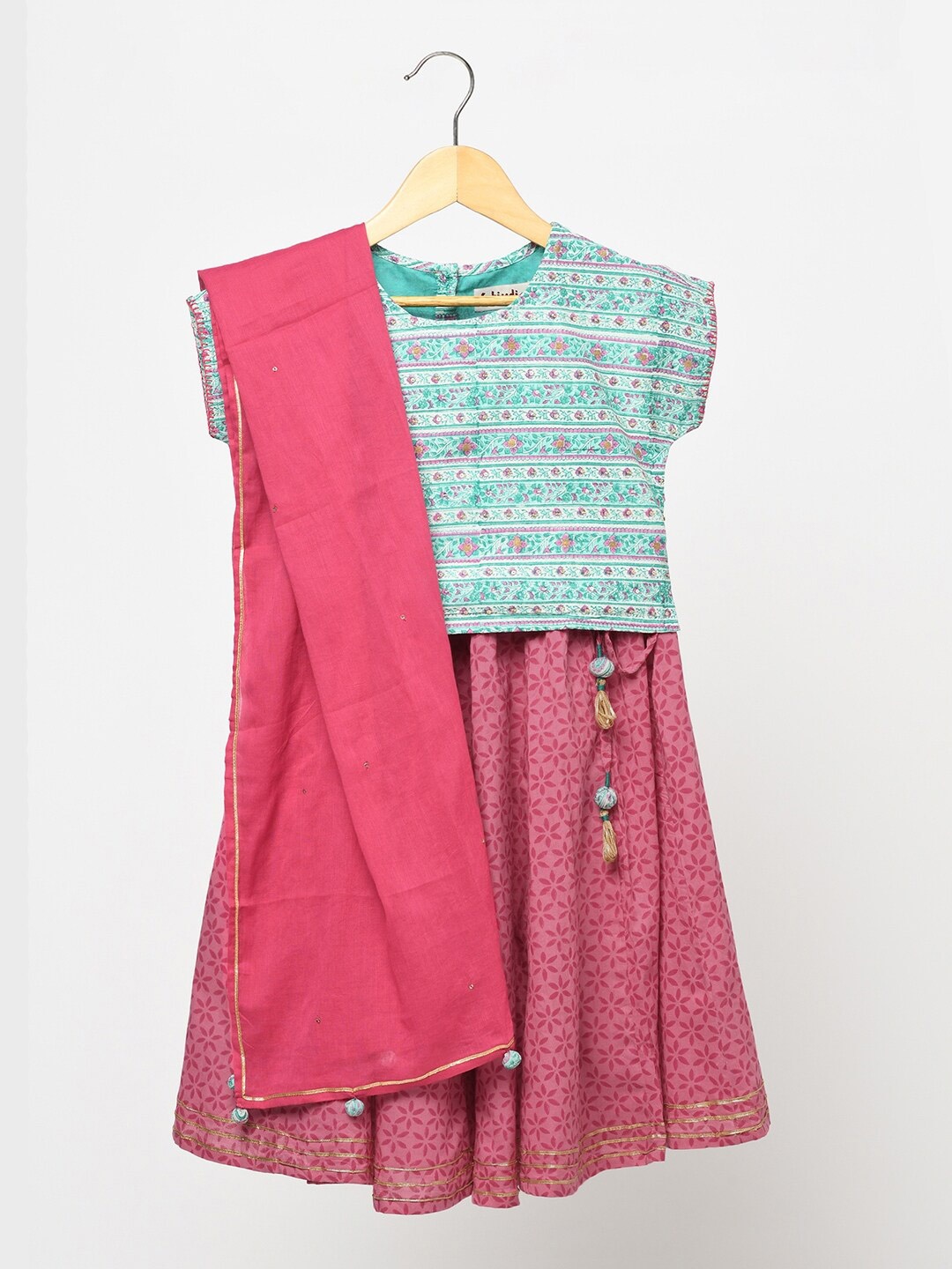 Fabindia Girls Teal & Pink Cotton Printed Ready to Wear Lehenga & Blouse With Dupatta
Fabindia Girls Teal & Pink Cotton Printed Ready to Wear Lehenga & Blouse With Dupatta
