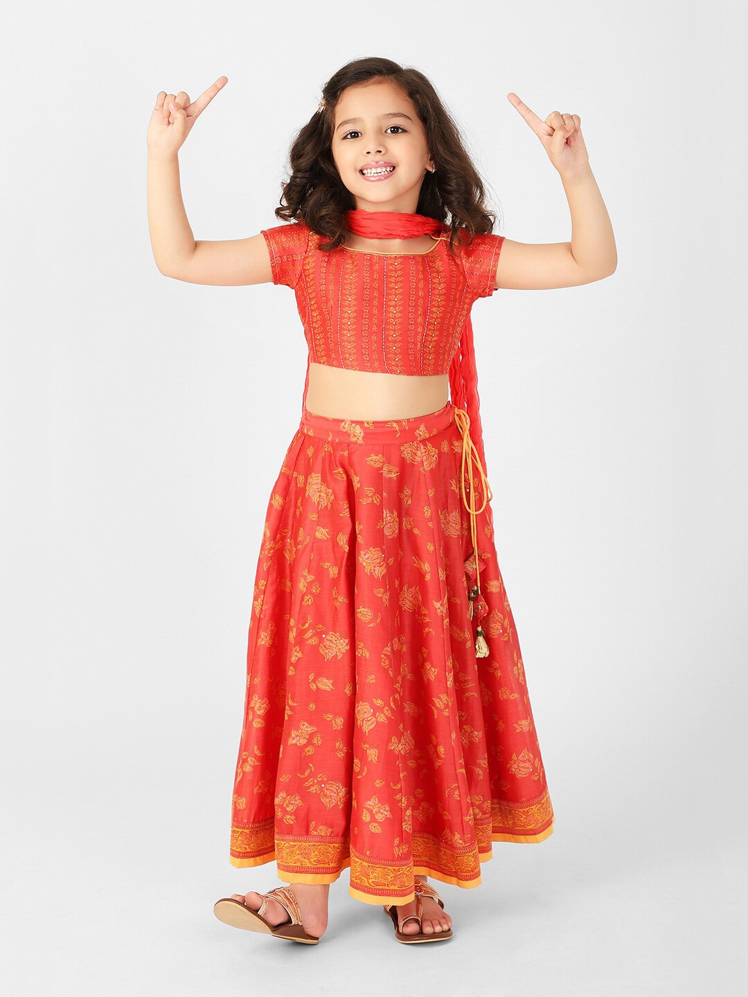 Fabindia Girls Red & Mustard Embroidered Sequinned Ready to Wear Lehenga & Blouse With Dupatta
Fabindia Girls Red & Mustard Embroidered Sequinned Ready to Wear Lehenga & Blouse With Dupatta