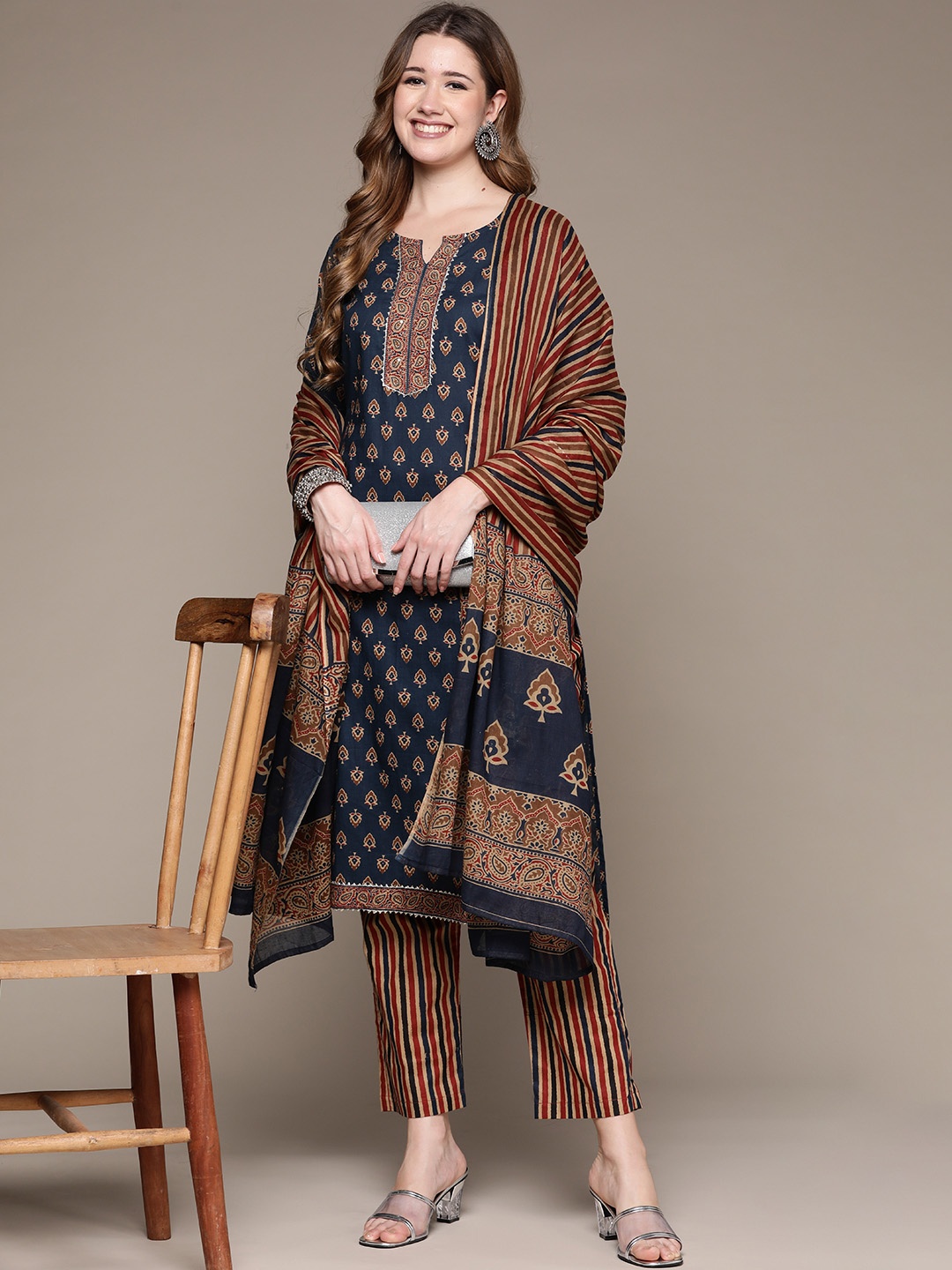 Anubhutee Women Navy Blue Printed Gotta Patti Pure Cotton Kurta with Trousers & Dupatta
Anubhutee Women Navy Blue Printed Gotta Patti Pure Cotton Kurta with Trousers & Dupatta
