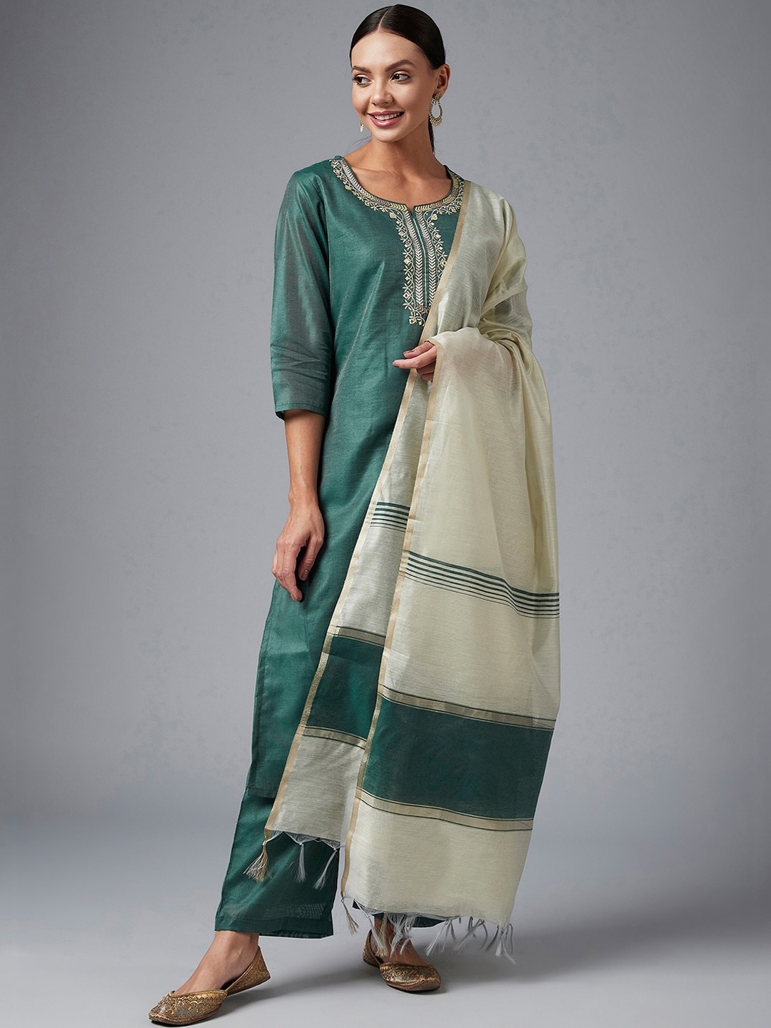 Azira Women Green Floral Yoke Design Thread Work Chanderi Silk Kurta with Trousers & With Dupatta
Azira Women Green Floral Yoke Design Thread Work Chanderi Silk Kurta with Trousers & With Dupatta