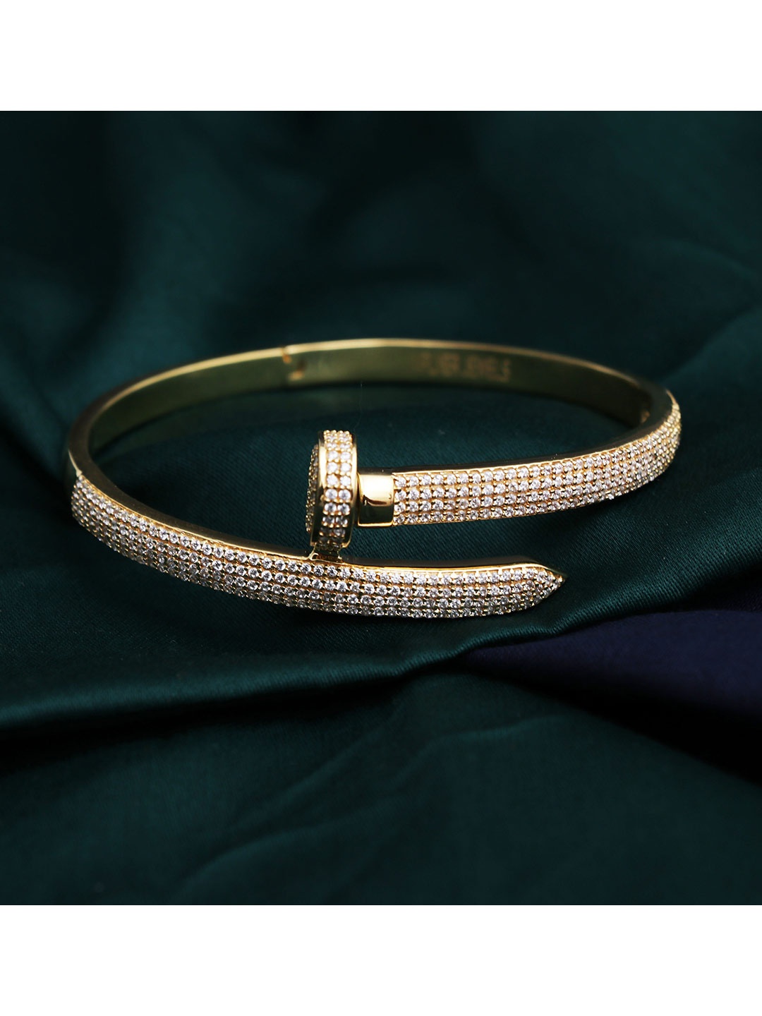 HIFLYER JEWELS Women Yellow Sterling Silver Cubic Zirconia Gold-Plated Kada Bracelet
HIFLYER JEWELS Women Yellow Sterling Silver Cubic Zirconia Gold-Plated Kada Bracelet