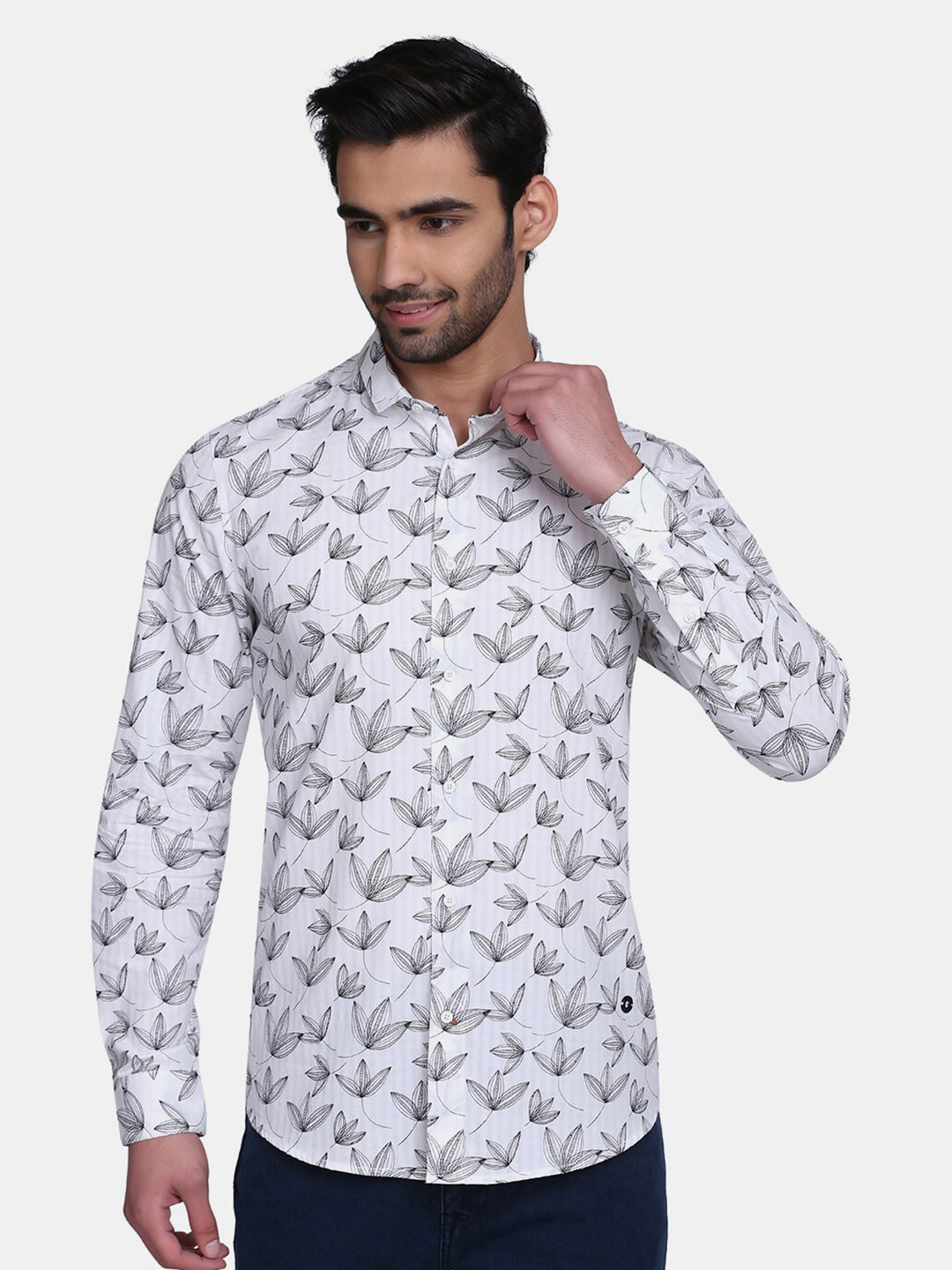 Blackberrys Men White Phoenix Skinny Fit Floral Printed Slim Collar Cotton Casual Shirt
Blackberrys Men White Phoenix Skinny Fit Floral Printed Slim Collar Cotton Casual Shirt