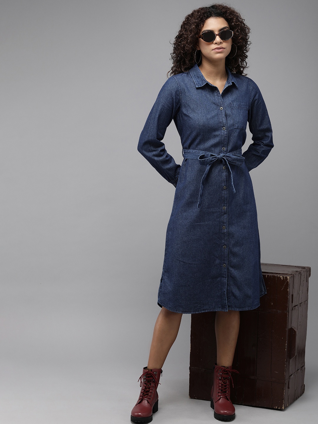 The Roadster Lifestyle Co. Pure Cotton Solid Denim A-Line Dress With Belt Detailing, Navy blue
The Roadster Lifestyle Co. Pure Cotton Solid Denim A-Line Dress With Belt Detailing, Navy blue