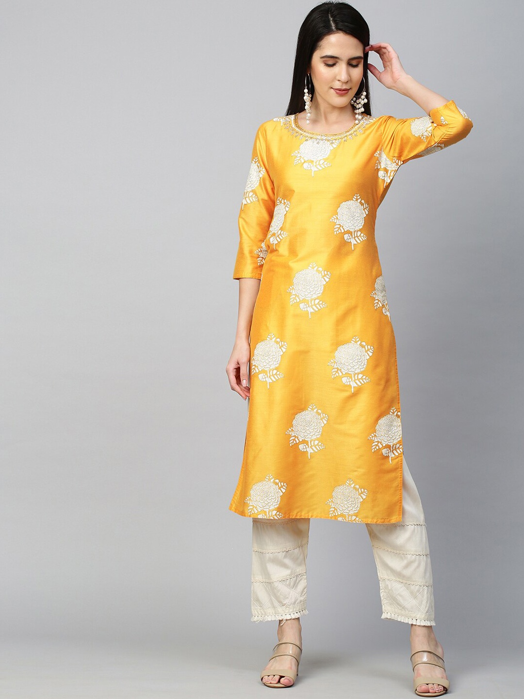 FASHOR Women Yellow Printed Flared Sleeves Thread Work Chanderi Silk Chanderi Silk Kurta
FASHOR Women Yellow Printed Flared Sleeves Thread Work Chanderi Silk Chanderi Silk Kurta