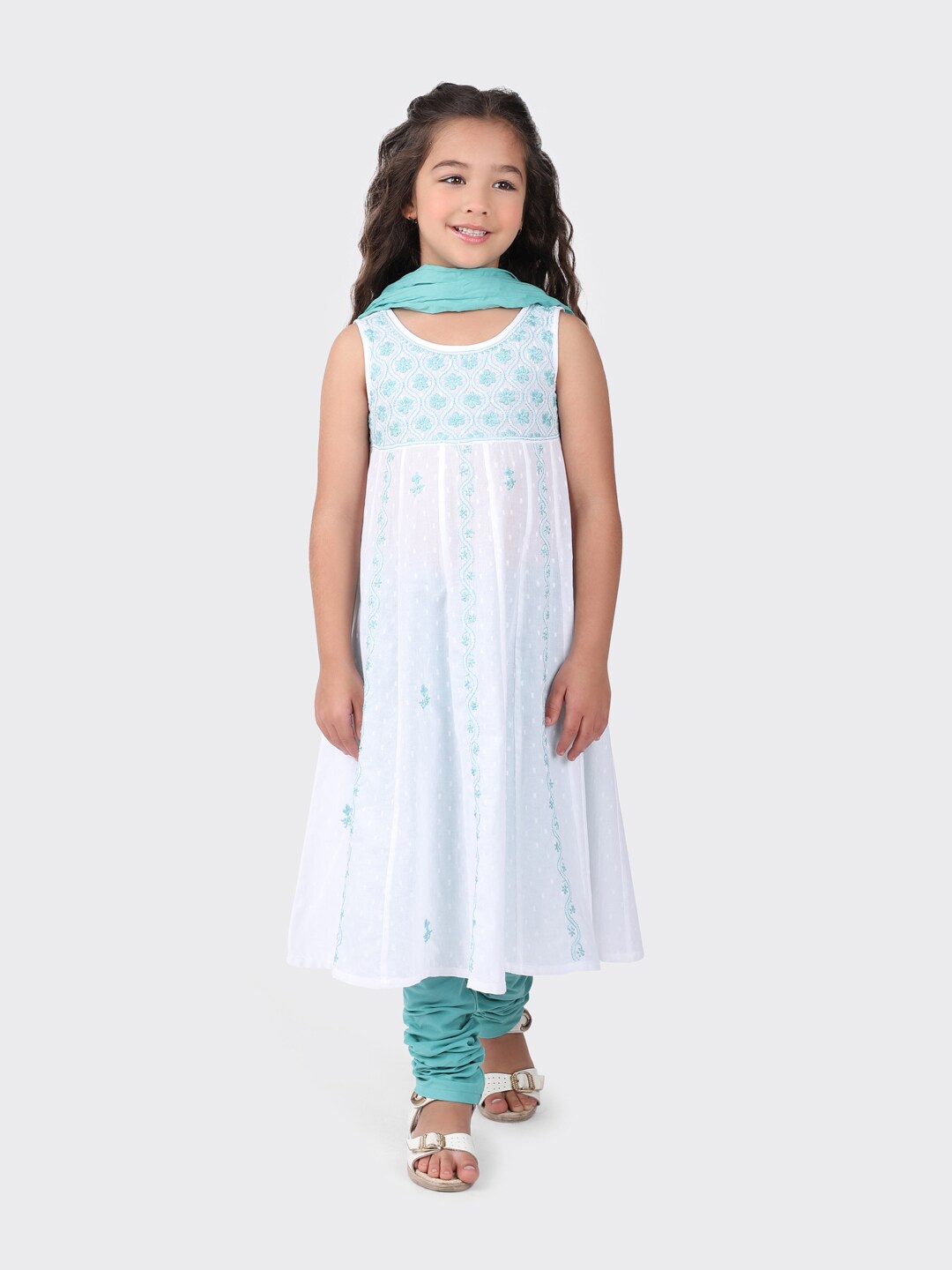 Fabindia Girls White Floral Embroidered Angrakha Chikankari Pure Cotton Kurta with Churidar & With Dupatta
Fabindia Girls White Floral Embroidered Angrakha Chikankari Pure Cotton Kurta with Churidar & With Dupatta
