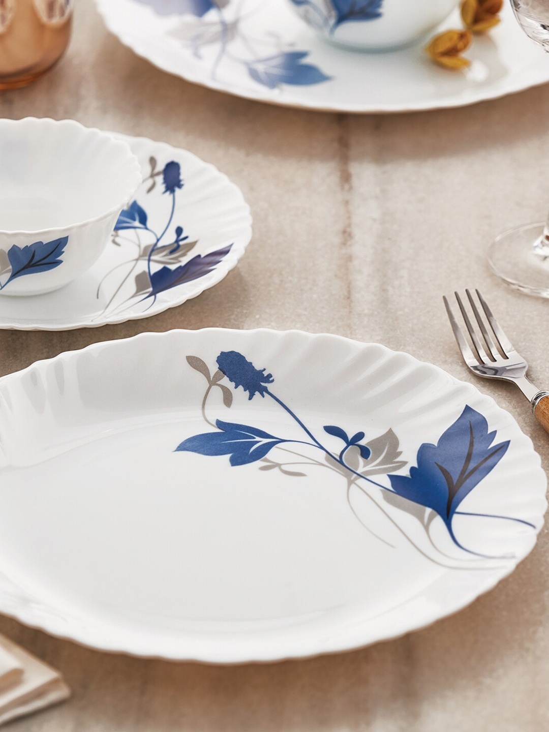Larah by BOROSIL Fluted Ageria (Lh) set of 6 Printed Opalware Glossy Plates Set, White
Larah by BOROSIL Fluted Ageria (Lh) set of 6 Printed Opalware Glossy Plates Set, White