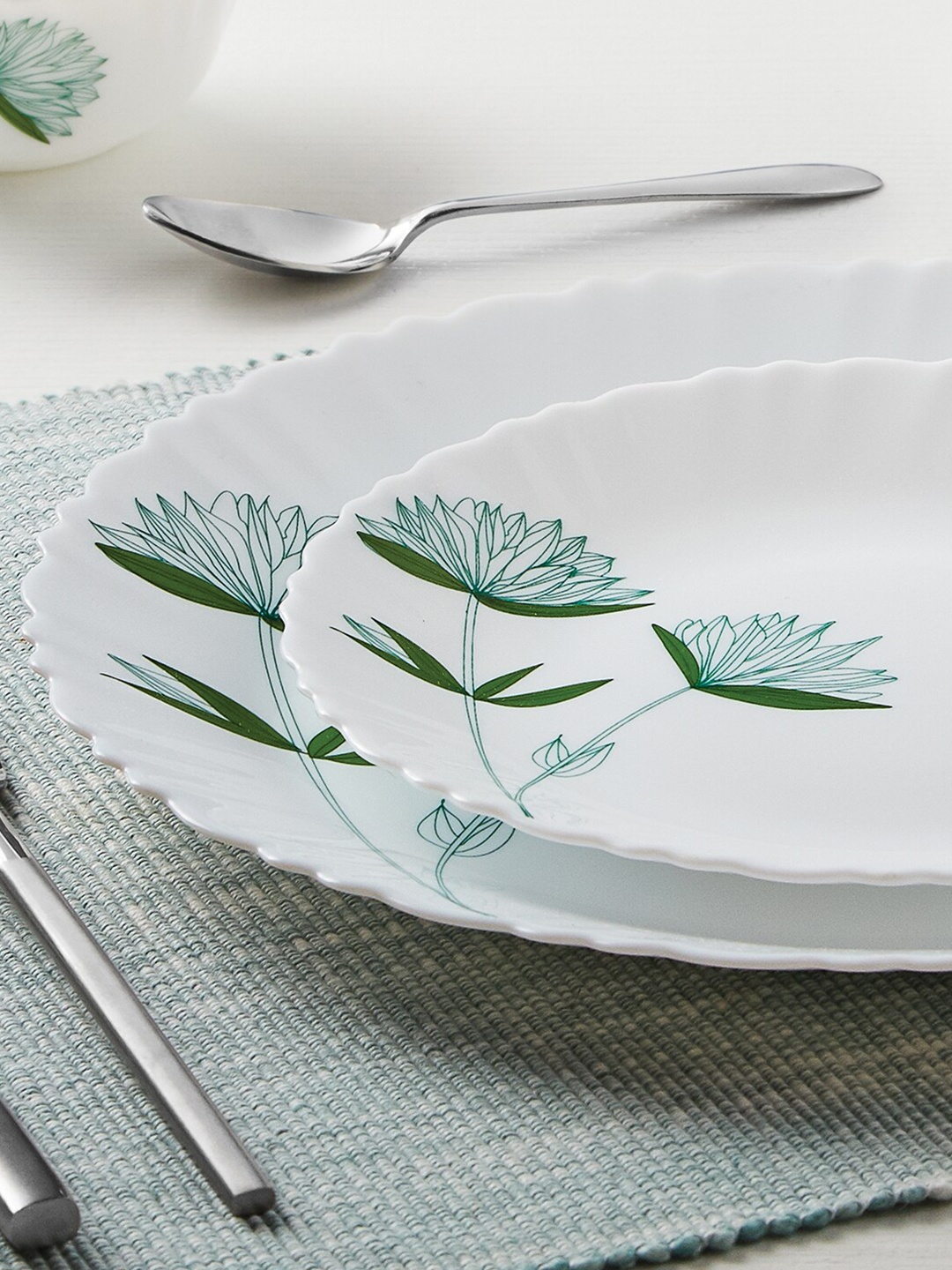 Larah by BOROSIL Fluted Green Lily White & Green 6 Pieces Printed Opalware Glossy Plates
Larah by BOROSIL Fluted Green Lily White & Green 6 Pieces Printed Opalware Glossy Plates