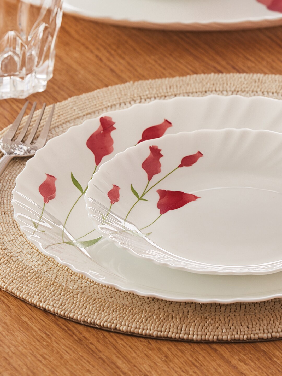Larah by BOROSIL Fluted Diana White & Red 6 Pieces Floral Printed Opalware Glossy Plates
Larah by BOROSIL Fluted Diana White & Red 6 Pieces Floral Printed Opalware Glossy Plates