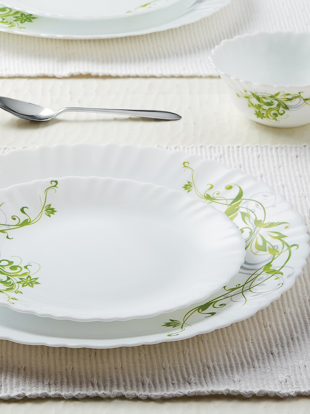 Larah by BOROSIL Fluted Erba White & Green 6 Pieces Floral Printed Opalware Glossy Plates
Larah by BOROSIL Fluted Erba White & Green 6 Pieces Floral Printed Opalware Glossy Plates