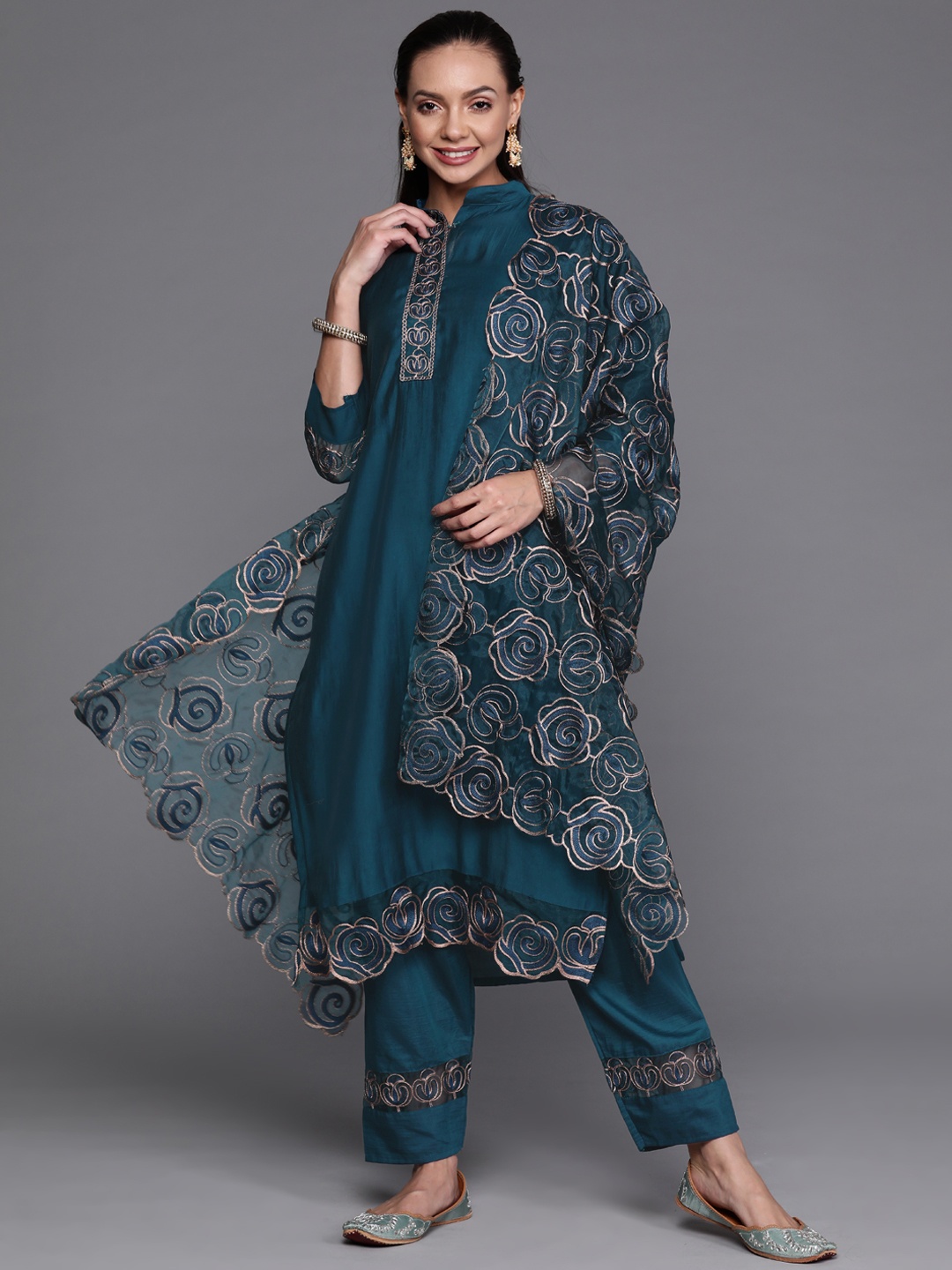 Indo Era Women Teal & Beige Floral Embroidered Thread Work Kurta with Trousers & Dupatta
Indo Era Women Teal & Beige Floral Embroidered Thread Work Kurta with Trousers & Dupatta