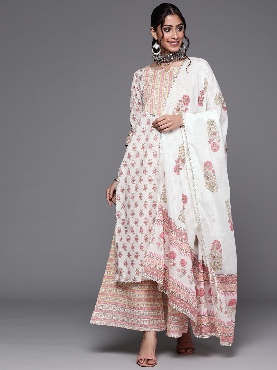 Libas Women White & Pink Floral Printed Gotta Patti Cotton Straight Kurta Palazzos Dupatta
Libas Women White & Pink Floral Printed Gotta Patti Cotton Straight Kurta Palazzos Dupatta