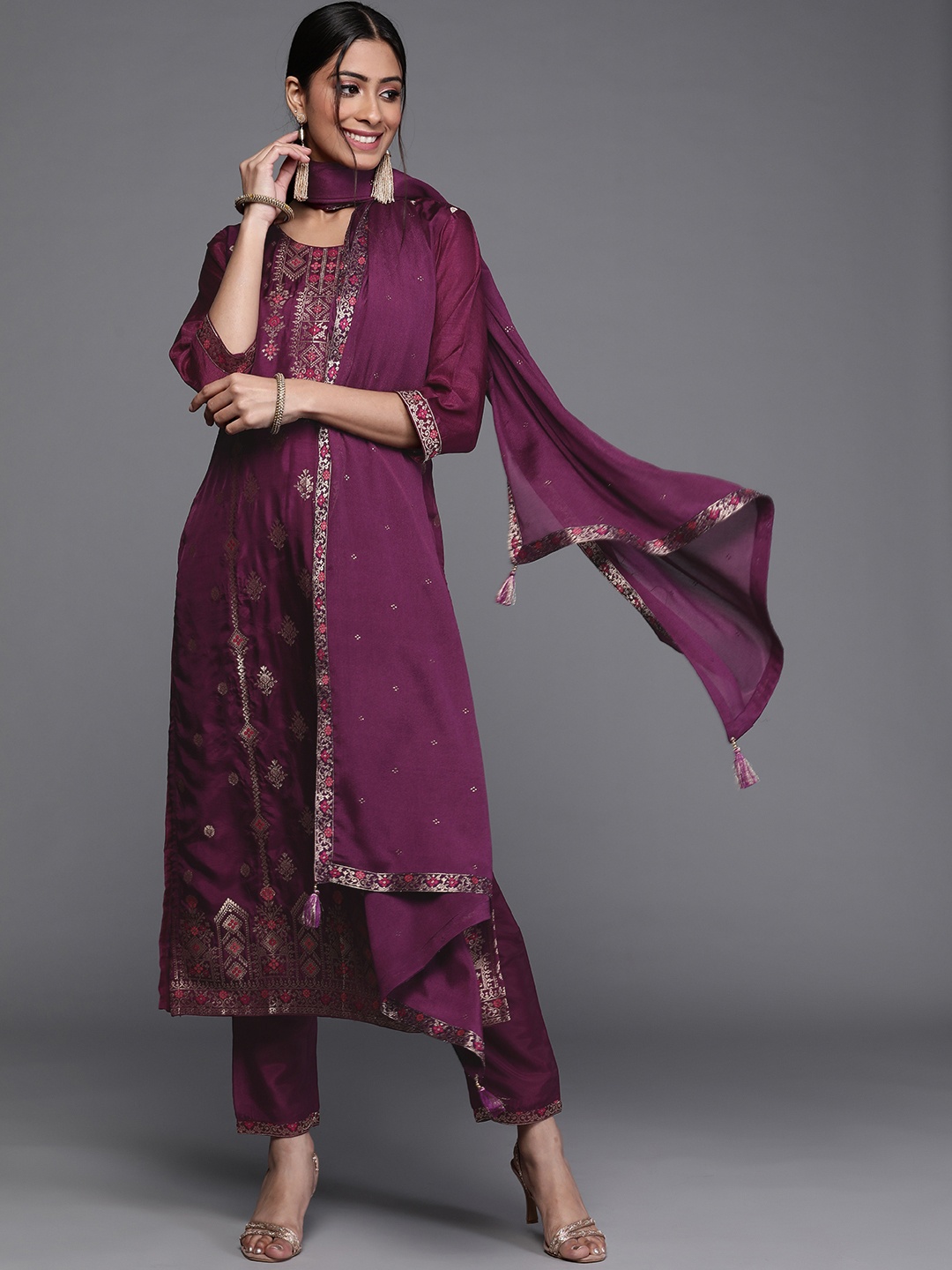 Libas Women Aubergine & Gold Ethnic Motifs Zari Straight Kurta with Trousers Dupatta, Purple
Libas Women Aubergine & Gold Ethnic Motifs Zari Straight Kurta with Trousers Dupatta, Purple
